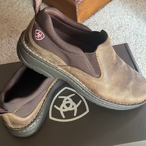 Ariat Traverse shoes, distressed brown, size 9B
